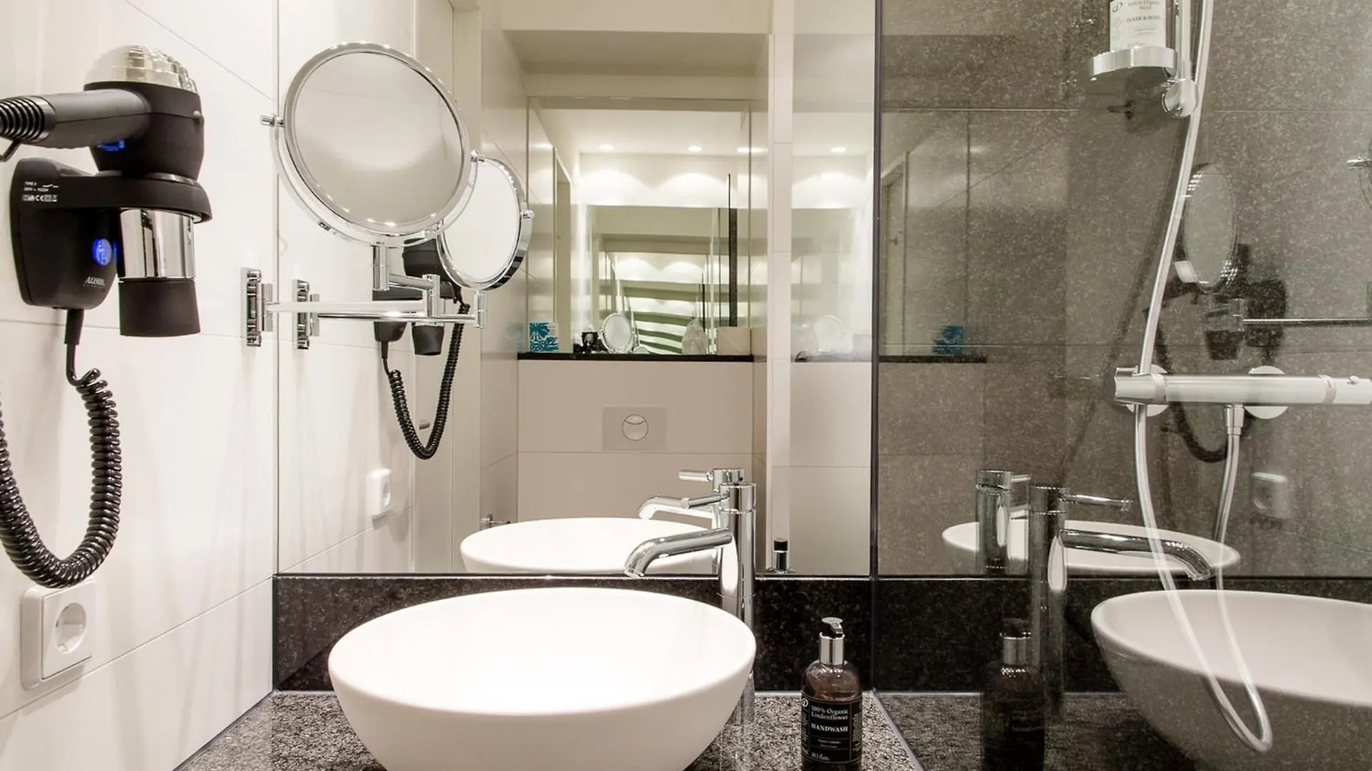 Motel One Nuernberg-Plaerrer Hotel